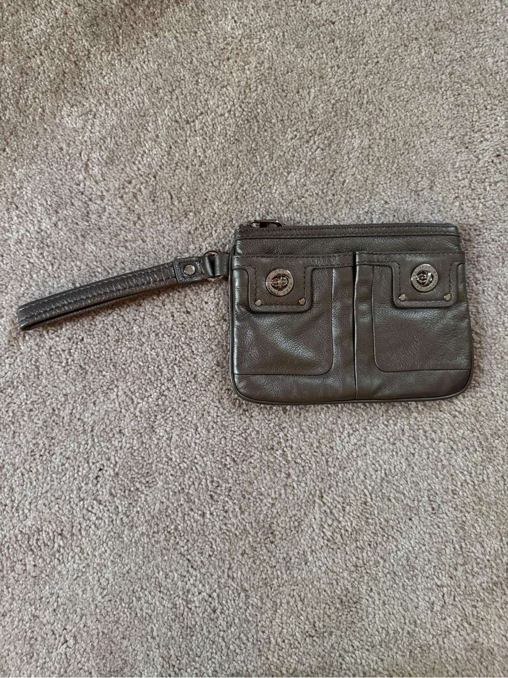 NWT Marc by Marc Jacobs Metallic Gray Leather Wristlet with Turn-Lock